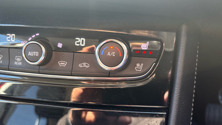 Vauxhall Grandland X 1.6 Hybrid4 300 Ultimate Nav 5dr Auto Hatchback